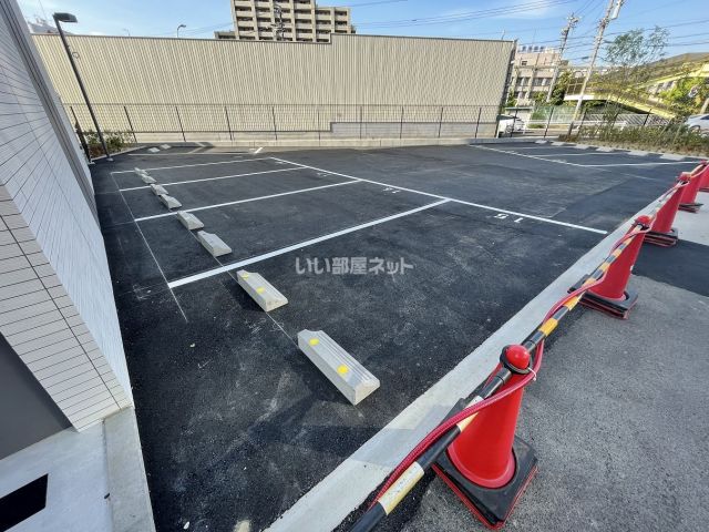 【S-RESIDENCE茶屋ヶ坂の駐車場】