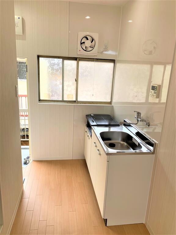 キッチン　実物のお部屋の写真を撮影しております( ^)o(^ )