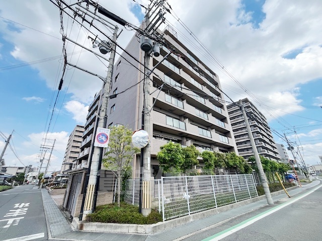 【香芝市五位堂のマンションの建物外観】