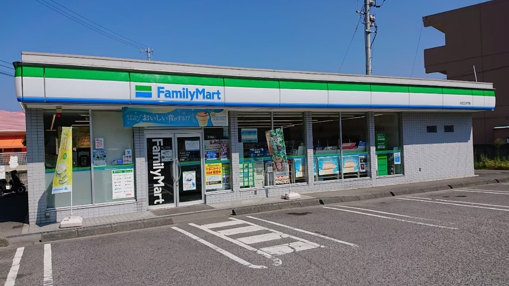 コンビニ　ファミリーマート 川之江大門店（コンビニ）まで413m