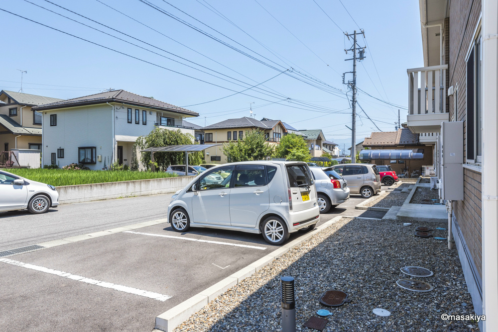 【グリーンルーフの駐車場】