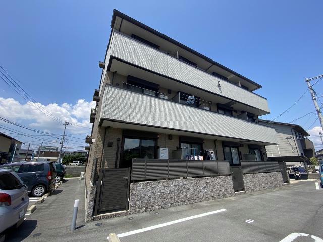 熊本市南区出仲間のアパートの建物外観