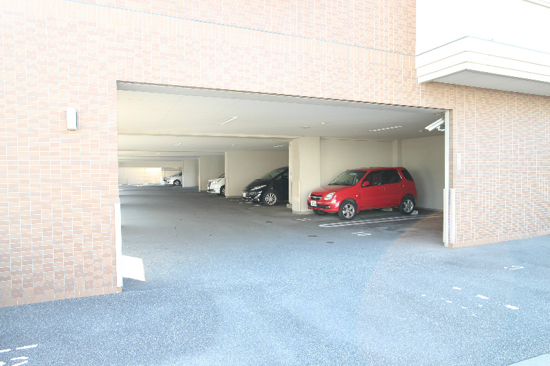 【糟屋郡新宮町下府のマンションの駐車場】