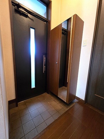 新川町17番2戸1の玄関写真