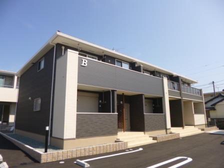 伊勢市神社港のアパートの建物外観