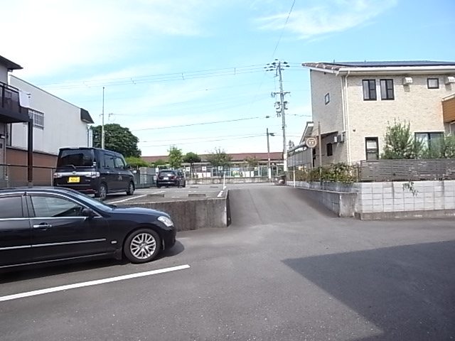 【ジュネス清水の駐車場】