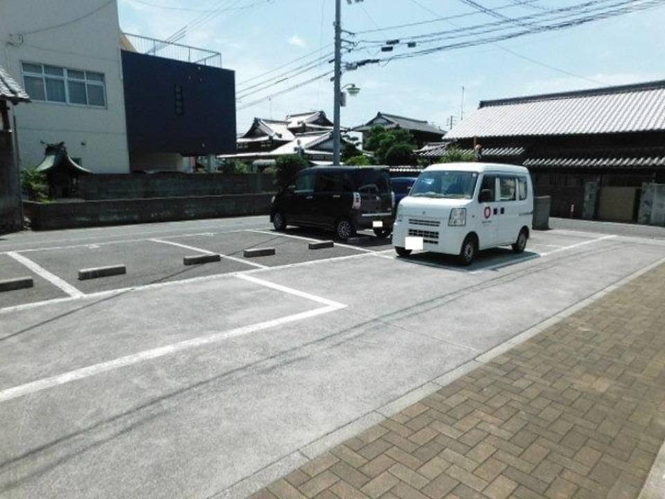 【フラワーハイツ久米の駐車場】