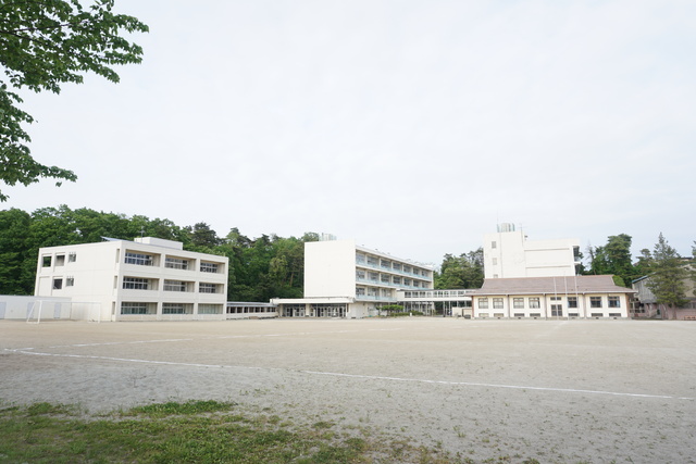 【セジュール八乙女Ｂ棟の中学校】