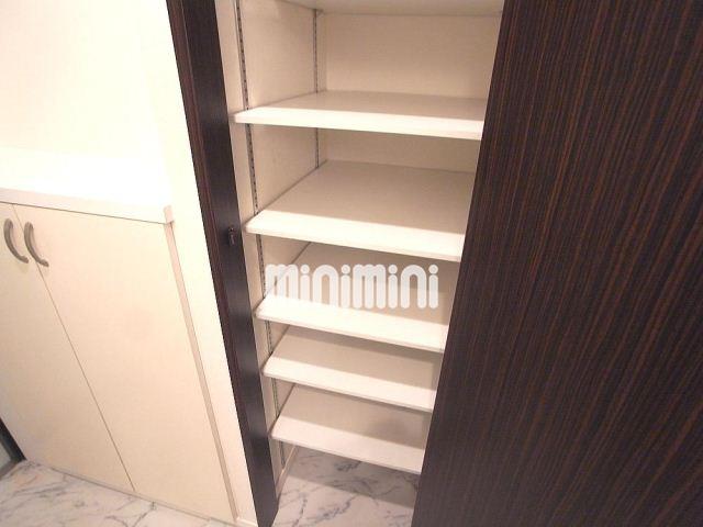 収納　玄関先の棚は便利ですね