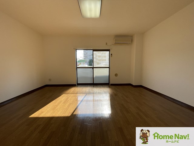 居室・リビング　インターネットが無料で使えます。エアコン付。