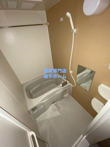 バス・シャワールーム　コンパクトで使いやすいお風呂です