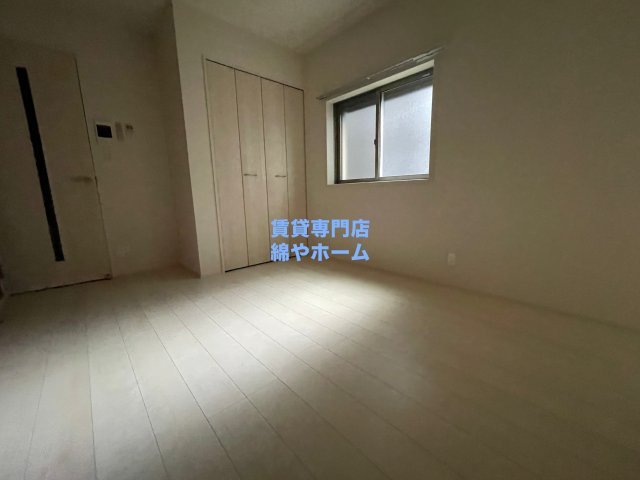 その他部屋・スペース　広くて明るい寝室