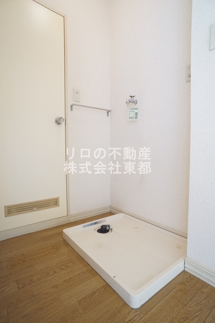その他　水漏れの心配がない防水パン付きの洗濯機置き場です