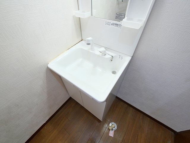 洗面設備　独立洗面台、朝の身支度には欠かせません