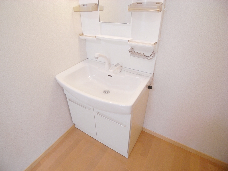 洗面設備　同型の参考写真