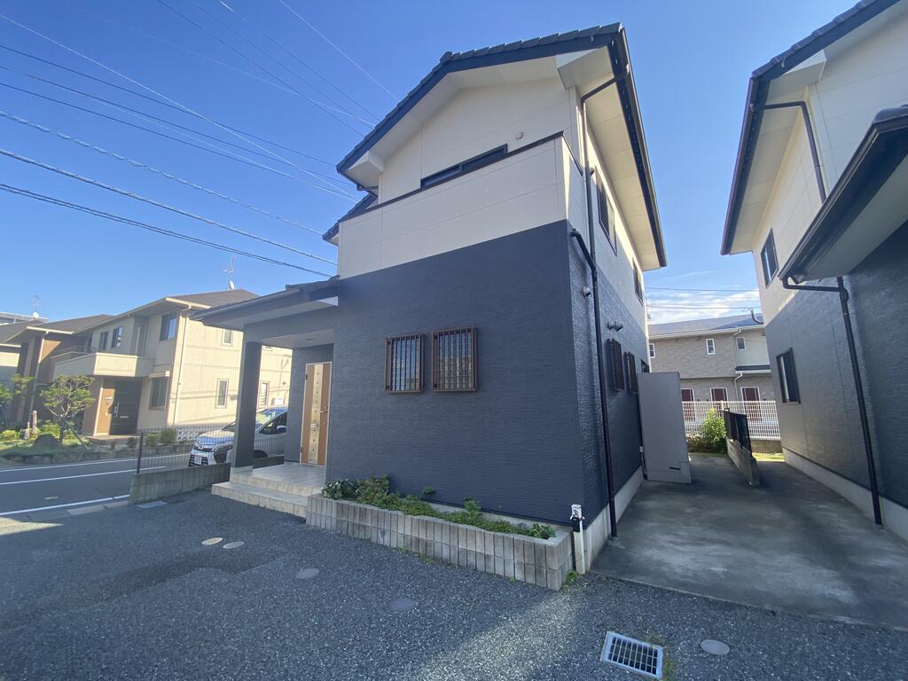 建物外観　駐車場2台分♪