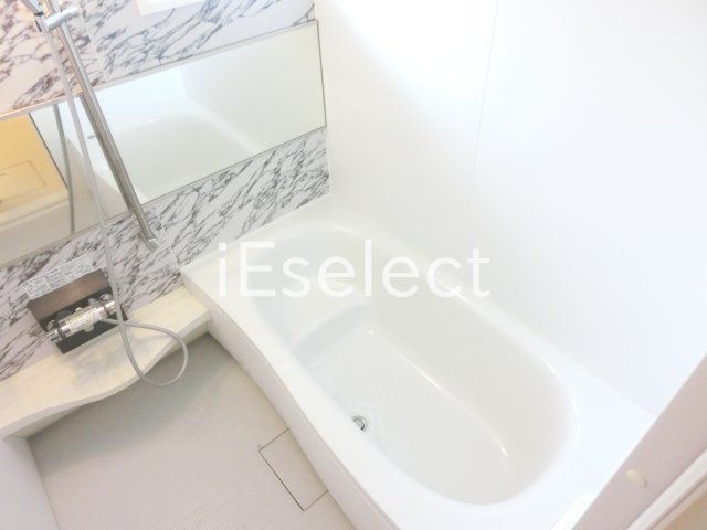 バス・シャワールーム　広々１坪バスでリラックス♪