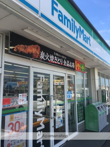 コンビニ　ファミリーマート（コンビニ）まで487m
