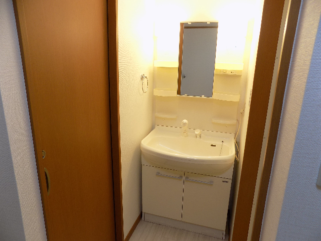 洗面設備　反転タイプの写真です