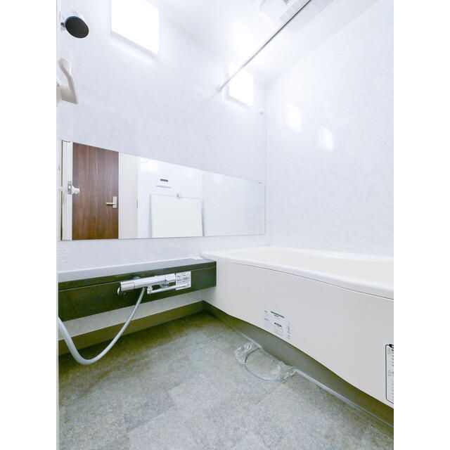 バス・シャワールーム　コンパクトで使いやすいお風呂です