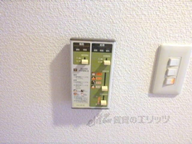 その他設備　給湯器リモコン