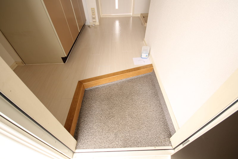 玄関　※現況と異なる場合は現況を優先いたします。