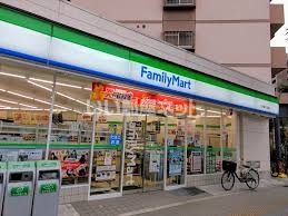 コンビニ　ファミリーマート 江戸堀三丁目店（コンビニ）まで877m