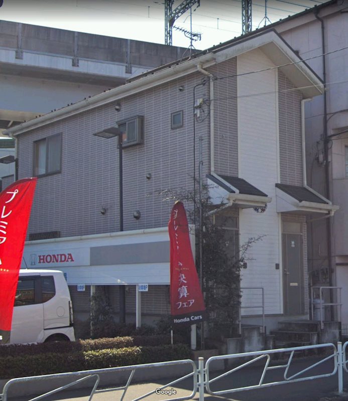 建物外観　ショッピングモールが目の前にあります。