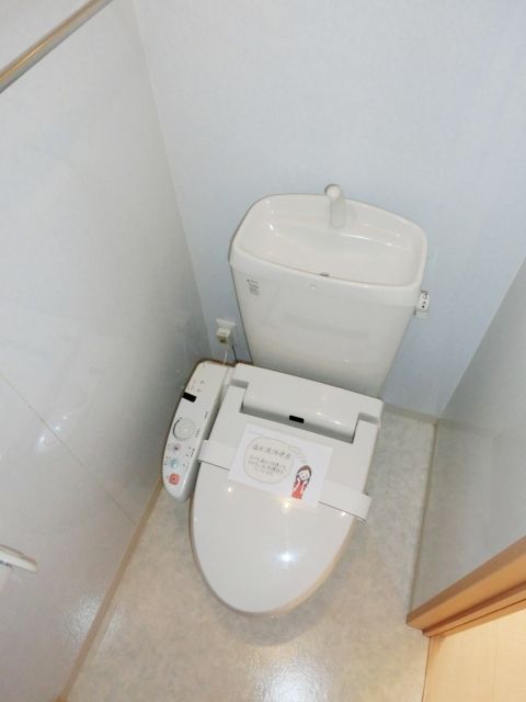 トイレ　温水洗浄便座付きのトイレ