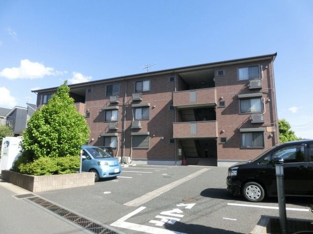 建物外観　広い敷地で日当たり良好のアパートです。