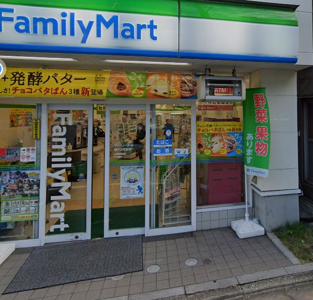 コンビニ　ファミリーマート緑が丘駅前店（コンビニ）まで392m