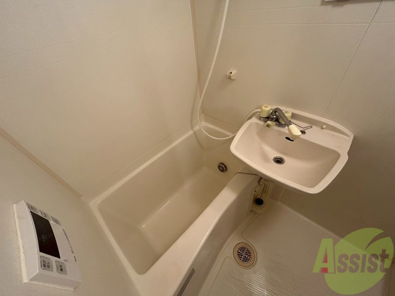 バス・シャワールーム　浴槽もあり、ゆっくり湯船に浸かることが出来ます。