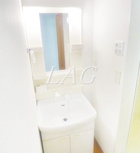 洗面設備　独立洗面台になります。