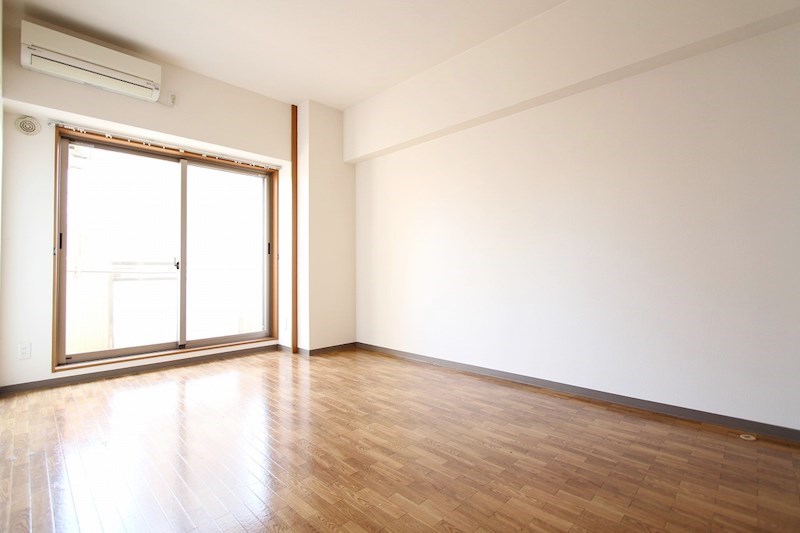 居室・リビング　退去前の為他号室の参考写真となります。