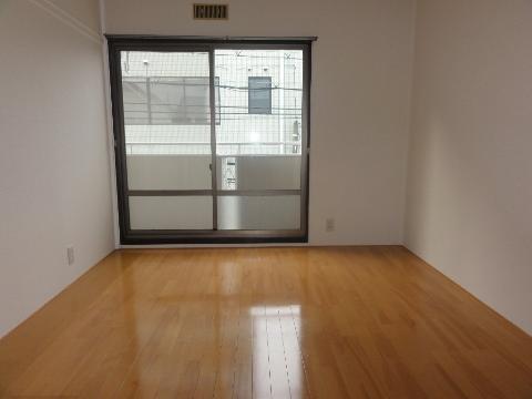 居室・リビング　室内