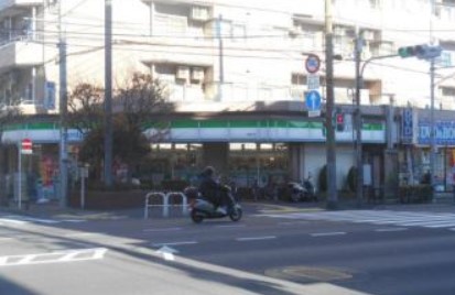 コンビニ　ファミリーマート 大森北店（コンビニ）まで290m