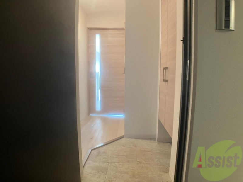 玄関　玄関です。ご覧の通り広々としていますね。