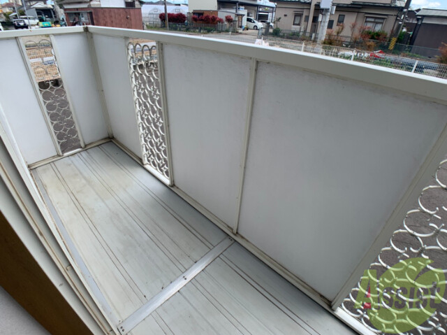 バルコニー　バルコニーは幅があり、広い印象を受けました。