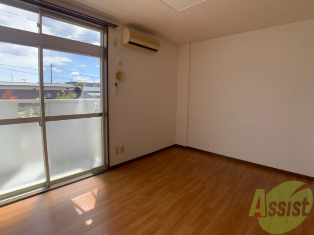 居室・リビング　キレイなＬＤＫが広がっていて、充実した生活が送れそうですね。