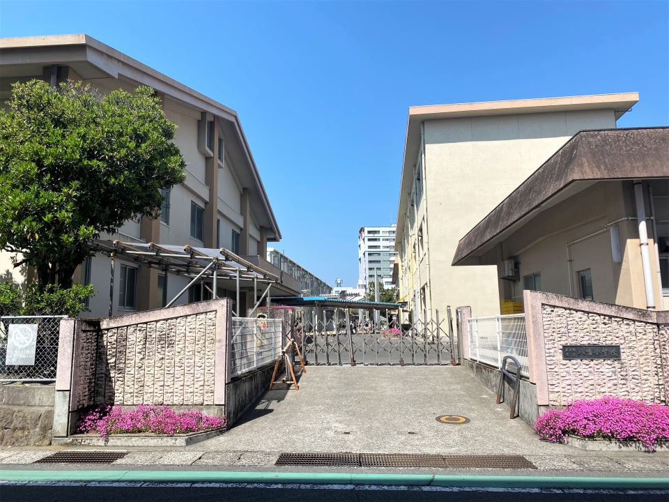 小学校　八幡小学校（小学校）まで360m