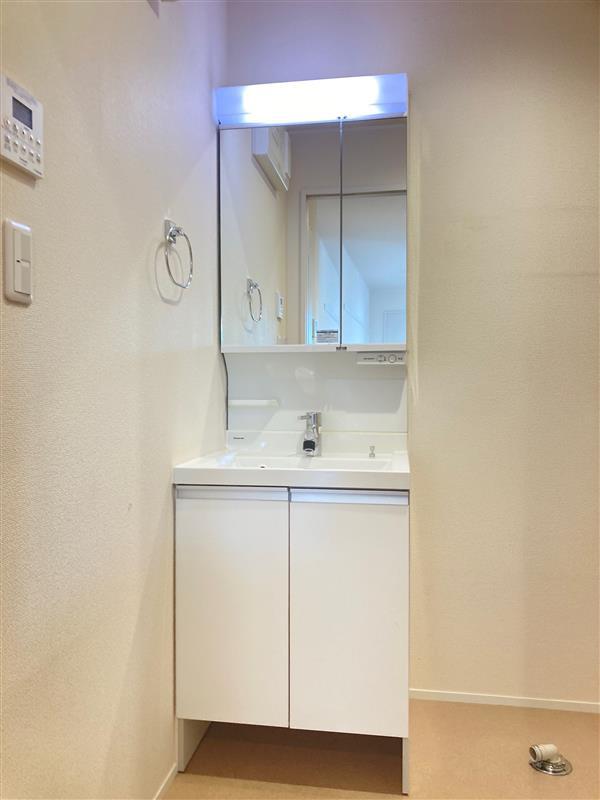 洗面設備　スペースが確保できる洗面所です