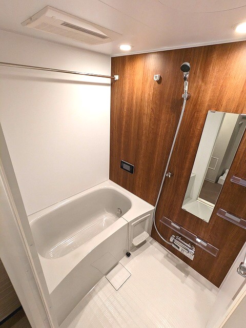 バス・シャワールーム　追焚オートバス、浴室TV、浴室換気乾燥機