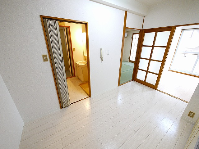 居室・リビング　こちらの居間で趣味の時間をお楽しみください