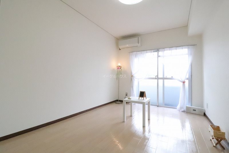 居室・リビング　※掲載情報と物件の現況が異なる場合、現況を優先するものとしま