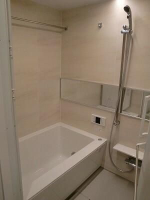 バス・シャワールーム　コンパクトで使いやすいお風呂です