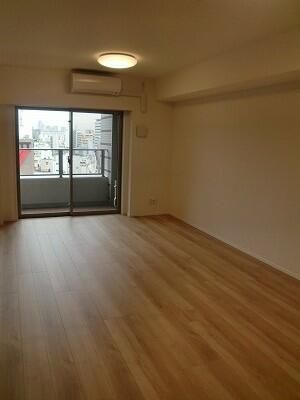 居室・リビング　こちらの居間で趣味の時間をお楽しみください