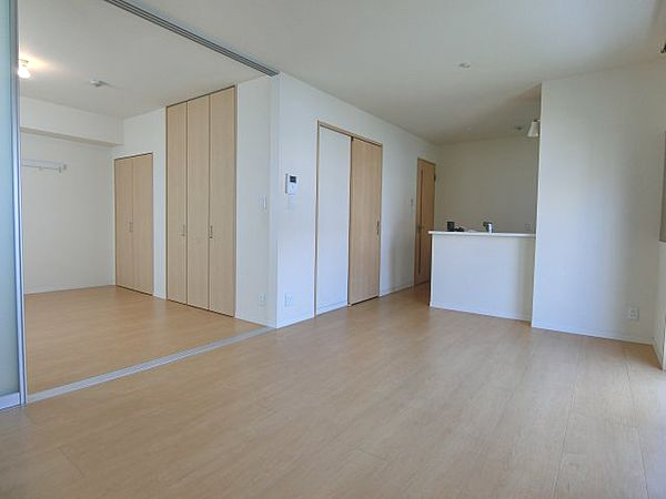 居室・リビング　こちらの居間で趣味の時間をお楽しみください