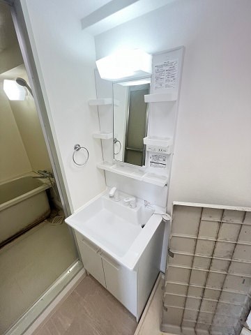 洗面設備　スペースが確保できる洗面所です