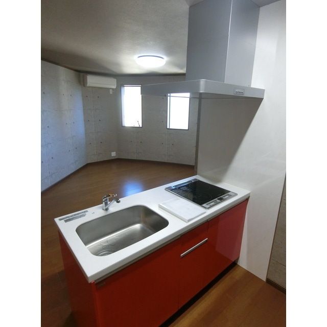 キッチン　コンパクトなキッチンで掃除もラクラク