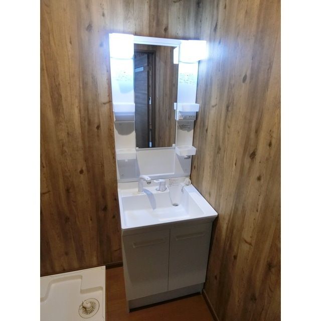 洗面設備　使いやすい独立洗面台です